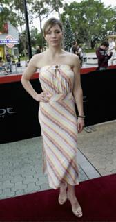 Jessica Biel feet photo thumbnail