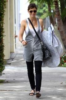 Jessica Biel feet photo thumbnail