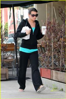 Lea Michele feet photo thumbnail