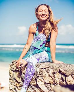 Kino MacGregor feet photo thumbnail