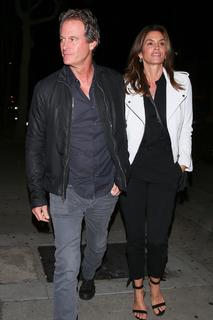 Cindy Crawford feet photo thumbnail