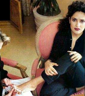 Salma Hayek feet photo thumbnail
