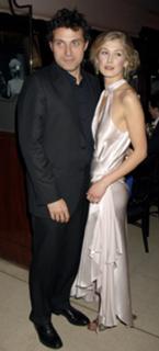 Rosamund Pike feet photo thumbnail