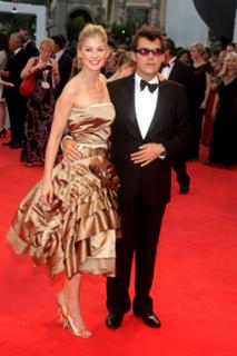 Rosamund Pike feet photo thumbnail