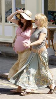 Anna Friel feet photo thumbnail