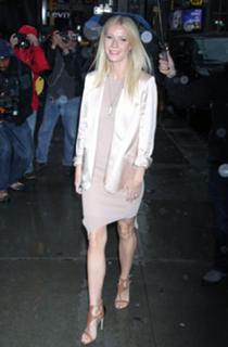 Gwyneth Paltrow feet photo thumbnail
