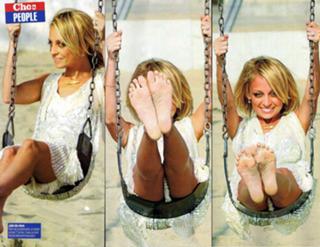 Nicole Richie feet photo thumbnail