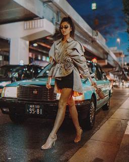 Shay Mitchell feet photo thumbnail
