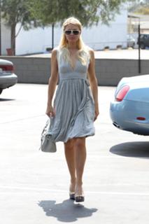 Paris Hilton feet photo thumbnail