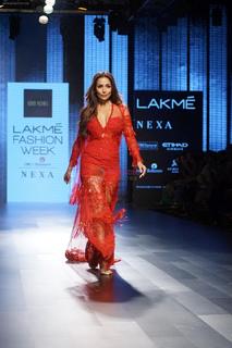 Malaika Arora feet photo thumbnail