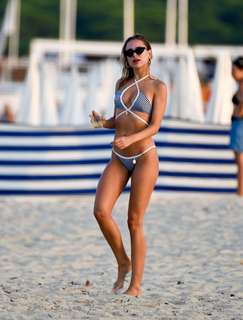 Kimberley Garner feet photo thumbnail