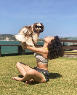 Kéfera Buchmann feet photo thumbnail