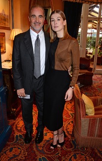 Rosamund Pike feet photo thumbnail