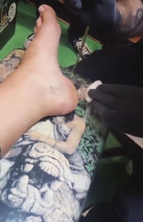 Alexis Ren feet photo thumbnail