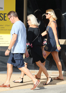 Holly Willoughby feet photo thumbnail