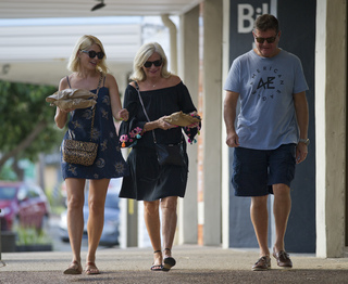 Holly Willoughby feet photo thumbnail