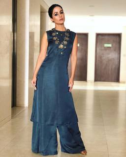 Hina Khan feet photo thumbnail