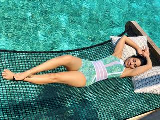 Hina Khan feet photo thumbnail