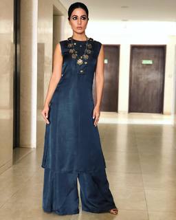 Hina Khan feet photo thumbnail