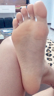 Alaine Crissiê feet photo thumbnail
