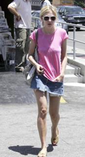 Kirsten Dunst feet photo thumbnail