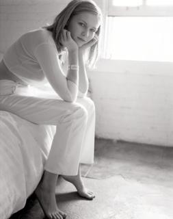 Kirsten Dunst feet photo thumbnail