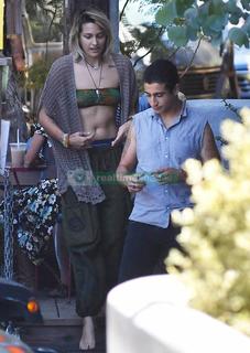 Paris Jackson feet photo thumbnail