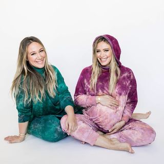 Hilary Duff feet photo thumbnail
