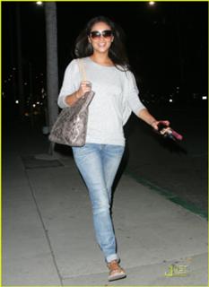 Shay Mitchell feet photo thumbnail