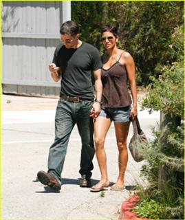 Halle Berry feet photo thumbnail