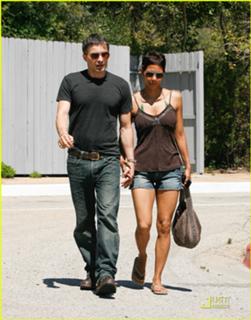 Halle Berry feet photo thumbnail