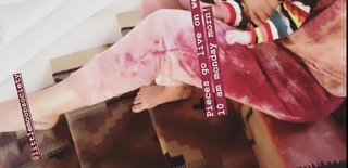 Hilary Duff feet photo thumbnail