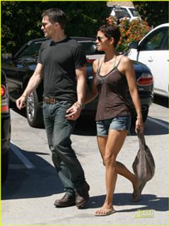 Halle Berry feet photo thumbnail
