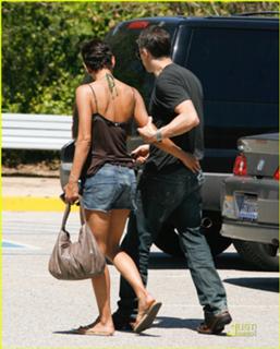 Halle Berry feet photo thumbnail