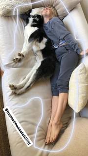 Julianne Hough feet photo thumbnail