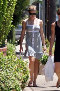 Jessica Biel feet photo thumbnail