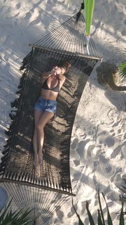Sara Sampaio feet photo thumbnail