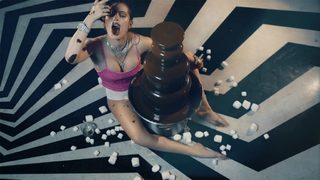 Bella Thorne feet photo thumbnail