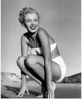 Marilyn Monroe feet photo thumbnail
