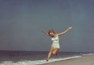 Marilyn Monroe feet photo thumbnail