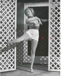 Marilyn Monroe feet photo thumbnail