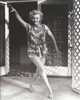 Marilyn Monroe feet photo thumbnail