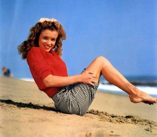Marilyn Monroe feet photo thumbnail