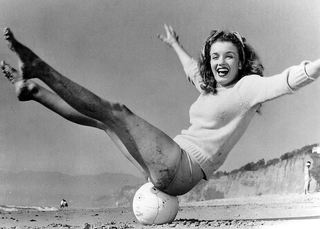 Marilyn Monroe feet photo thumbnail