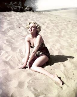 Marilyn Monroe feet photo thumbnail