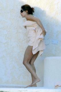 Sarah Michelle Gellar feet photo thumbnail
