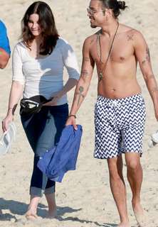 Lana Del Rey feet photo thumbnail