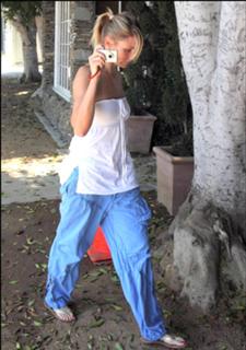 Cameron Diaz feet photo thumbnail