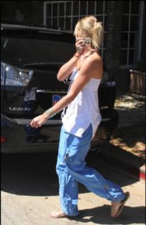 Cameron Diaz feet photo thumbnail
