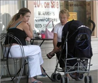 Denise Richards feet photo thumbnail